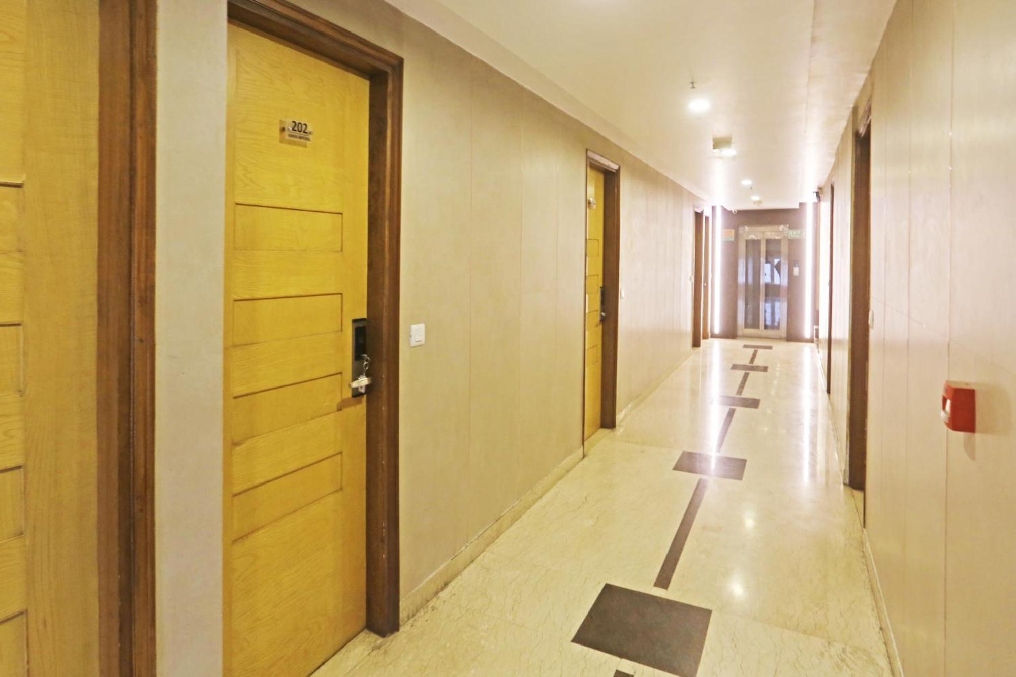 Hotel Aman Imperial Just A Minute Away From Railway Station And Connaught Place 4*
